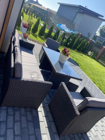 Zestaw mebli z sofą 186cm, wysokim stołem, fotelami i pufami Cofete Dining – Anthracite
