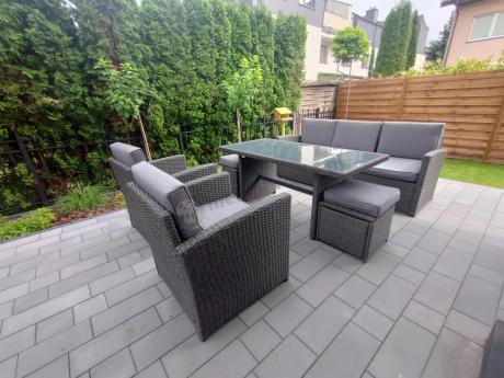 Zestaw mebli z sofą 186cm, wysokim stołem, fotelami i pufami Cofete Dining – Anthracite