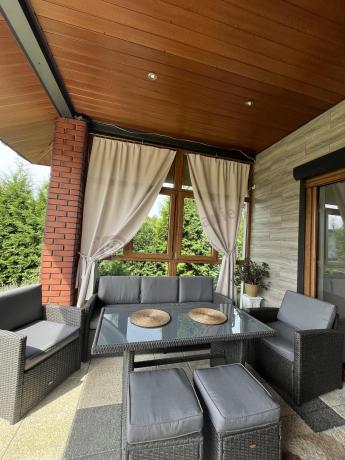 Zestaw mebli z sofą 186cm, wysokim stołem, fotelami i pufami Cofete Dining – Anthracite