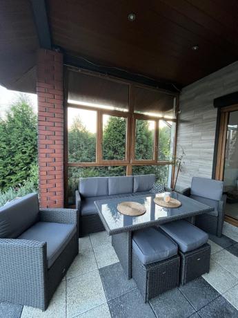 Zestaw mebli z sofą 186cm, wysokim stołem, fotelami i pufami Cofete Dining – Anthracite