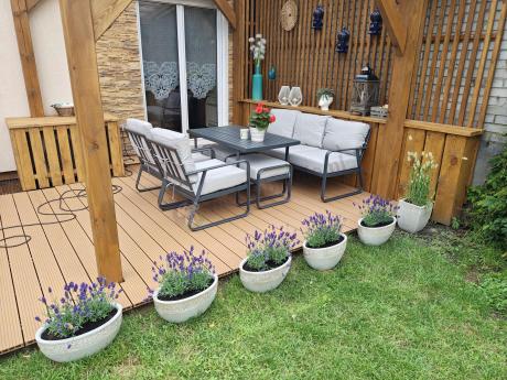 Zestaw metalowych mebli ogrodowych - sofa, 2 fotele, pufy i stół 120cm Ater Dining - Beige