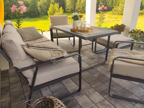 Zestaw metalowych mebli ogrodowych - sofa, 2 fotele, pufy i stół 120cm Ater Dining - Beige