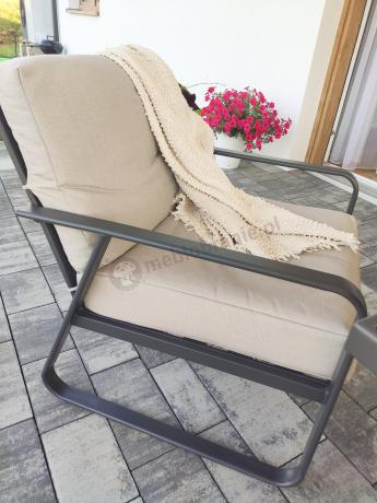 Zestaw metalowych mebli ogrodowych - sofa, 2 fotele, pufy i stół 120cm Ater Dining - Beige