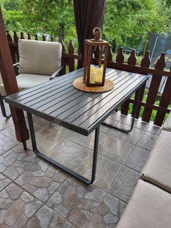 Zestaw metalowych mebli ogrodowych - sofa, 2 fotele, pufy i stół 120cm Ater Dining - Beige