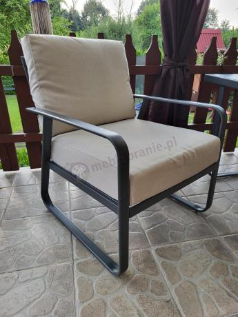 Zestaw metalowych mebli ogrodowych - sofa, 2 fotele, pufy i stół 120cm Ater Dining - Beige