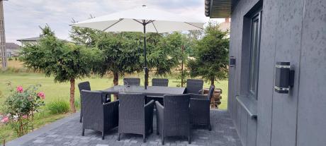 Zestaw na taras - Stół z parasolem i 8 foteli Meblobranie TF8 Plus grafit