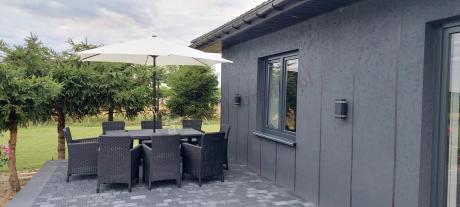 Zestaw na taras - Stół z parasolem i 8 foteli Meblobranie TF8 Plus grafit