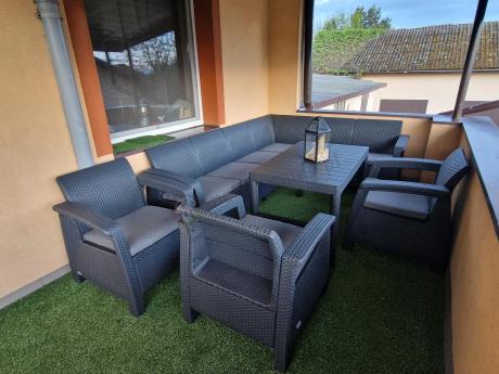 Zestaw na taras dla 9 osób z narożnikiem, stołem podnoszonym i trzema fotelami Relly VI grafit