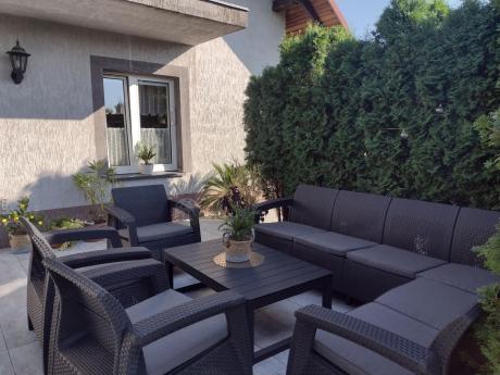 Zestaw na taras dla 9 osób z narożnikiem, stołem podnoszonym i trzema fotelami Relly VI grafit