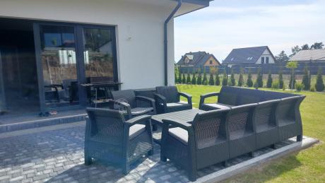 Zestaw na taras dla 9 osób z narożnikiem, stołem podnoszonym i trzema fotelami Relly VI grafit