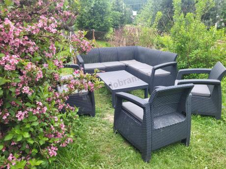Zestaw na taras dla 9 osób z narożnikiem, stołem podnoszonym i trzema fotelami Relly VI grafit