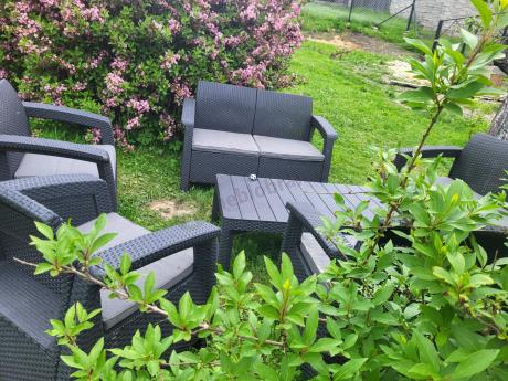 Zestaw na taras dla 9 osób z narożnikiem, stołem podnoszonym i trzema fotelami Relly VI grafit