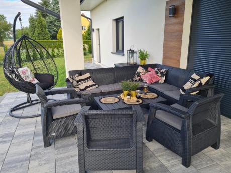 Zestaw na taras dla 9 osób z narożnikiem, stołem podnoszonym i trzema fotelami Relly VI grafit