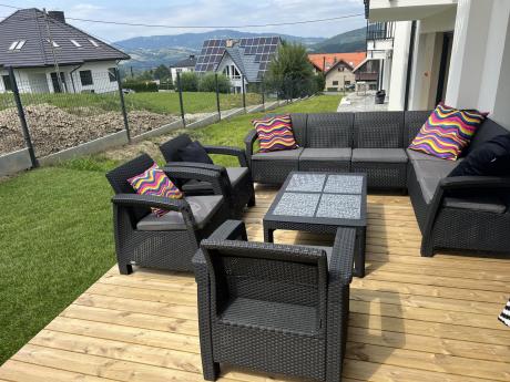 Zestaw na taras dla 9 osób z narożnikiem, stołem podnoszonym i trzema fotelami Relly VI grafit