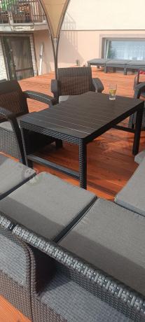 Zestaw na taras dla 9 osób z narożnikiem, stołem podnoszonym i trzema fotelami Relly VI grafit