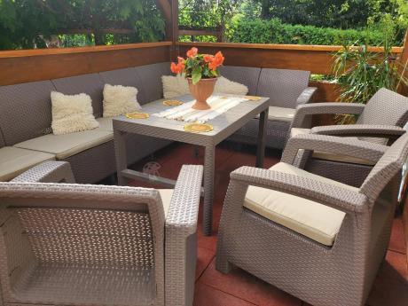 Zestaw ogrodowy dla 10 osób z narożnikiem, stołem podnoszonym i trzema fotelami Relly VII Cappuccino