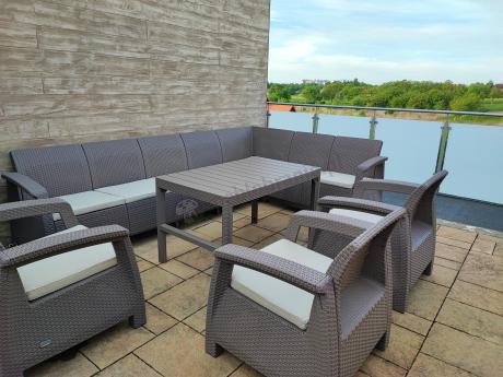 Zestaw ogrodowy dla 10 osób z narożnikiem, stołem podnoszonym i trzema fotelami Relly VII Cappuccino