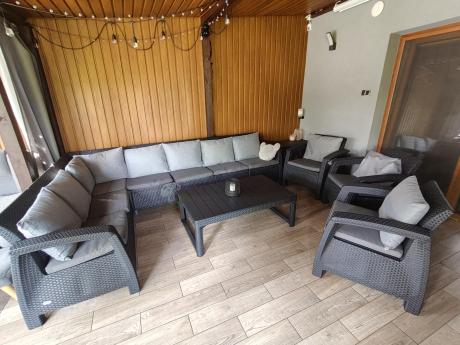 Zestaw ogrodowy dla 10 osób z narożnikiem, stołem podnoszonym i trzema fotelami Relly VII grafitowy