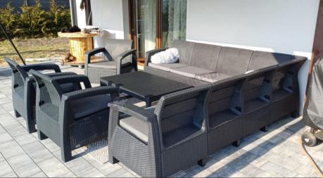 Zestaw ogrodowy dla 10 osób z narożnikiem, stołem podnoszonym i trzema fotelami Relly VII grafitowy