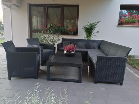 Zestaw ogrodowy dla 8 osób narożnik Nedler VI, stół podnoszony i dwa fotele - grafit