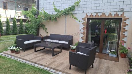 Zestaw ogrodowy na 8 osób z regulowanym stolikiem Meblobranie SFLM brązowy