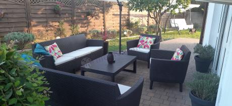 Zestaw ogrodowy na 8 osób z regulowanym stolikiem Meblobranie SFLM brązowy