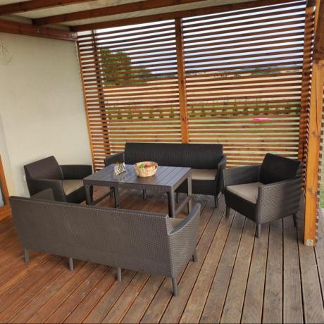 Zestaw ogrodowy na 8 osób z regulowanym stolikiem Meblobranie SFLM brązowy