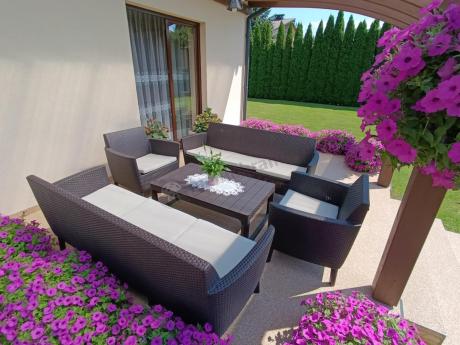 Zestaw ogrodowy na 8 osób z regulowanym stolikiem Meblobranie SFLM brązowy