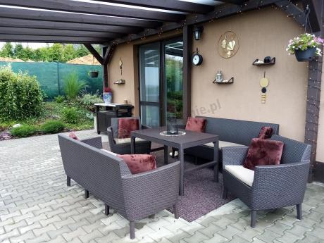 Zestaw ogrodowy na 8 osób z regulowanym stolikiem Meblobranie SFLM brązowy