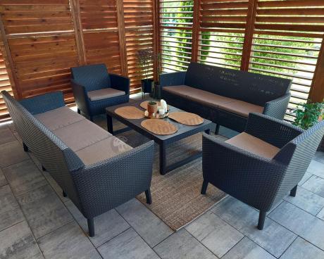 Zestaw ogrodowy na 8 osób z regulowanym stolikiem Meblobranie SFLM brązowy