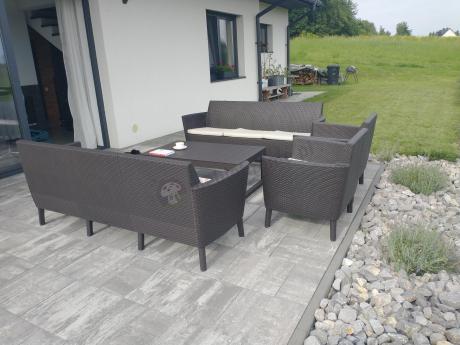 Zestaw ogrodowy na 8 osób z regulowanym stolikiem Meblobranie SFLM brązowy