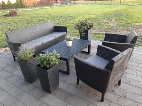 zestaw ogrodowy na nóżkach