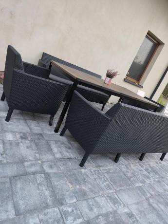 Zestaw ogrodowy na taras 8 osobowy z dużym stołem 200 cm w kolorze drewna Meblobranie SFM Plus grafit