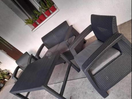 Zestaw ogrodowy z podnoszonym stolikiem Corfu Set Lyon Grafitowy