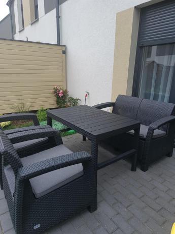 Zestaw ogrodowy z podnoszonym stolikiem Corfu Set Lyon Grafitowy