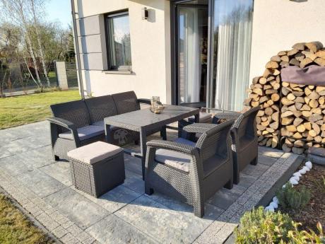 Zestaw ogrodowy z podnoszonym stolikiem Corfu Set Lyon Max Grafitowy + pufy