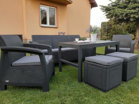 Zestaw ogrodowy z podnoszonym stolikiem Corfu Set Lyon Max Grafitowy + pufy