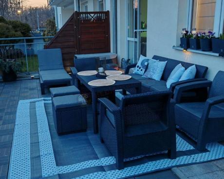 Zestaw ogrodowy z podnoszonym stolikiem Corfu Set Lyon Max Grafitowy + pufy