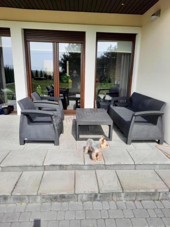 Zestaw ogrodowy z podnoszonym stolikiem Corfu Set Lyon Max Grafitowy + pufy