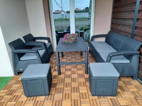 Zestaw ogrodowy z podnoszonym stolikiem Corfu Set Lyon Max Grafitowy + pufy