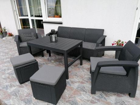 Zestaw ogrodowy z podnoszonym stolikiem Corfu Set Lyon Max Grafitowy + pufy