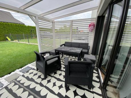 Zestaw ogrodowy z podnoszonym stolikiem Corfu Set Lyon Max Grafitowy + pufy