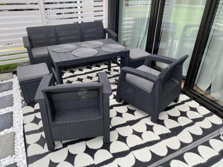 Zestaw ogrodowy z podnoszonym stolikiem Corfu Set Lyon Max Grafitowy + pufy