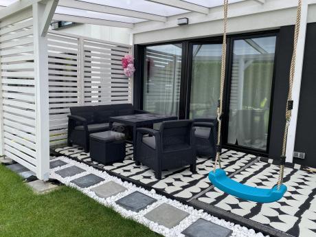 Zestaw ogrodowy z podnoszonym stolikiem Corfu Set Lyon Max Grafitowy + pufy