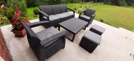 Zestaw ogrodowy z podnoszonym stolikiem Corfu Set Lyon Max Grafitowy + pufy