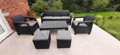 Zestaw ogrodowy z podnoszonym stolikiem Corfu Set Lyon Max Grafitowy + pufy