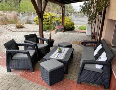 Zestaw ogrodowy z podnoszonym stolikiem Corfu Set Lyon Max Grafitowy + pufy