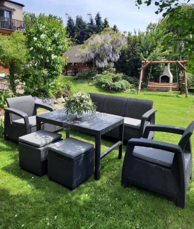 Zestaw ogrodowy z podnoszonym stolikiem Corfu Set Lyon Max Grafitowy + pufy