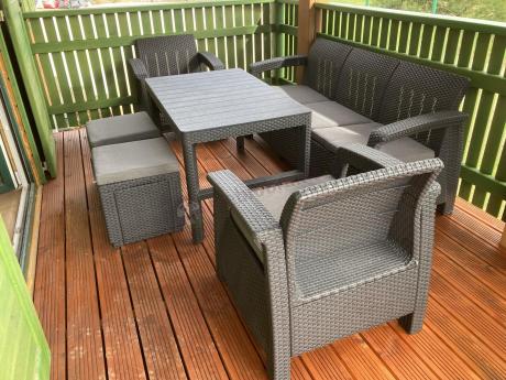 Zestaw ogrodowy z podnoszonym stolikiem Corfu Set Lyon Max Grafitowy + pufy