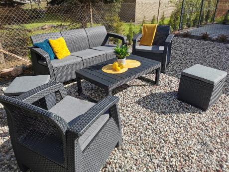 Zestaw ogrodowy z podnoszonym stolikiem Corfu Set Lyon Max Grafitowy + pufy